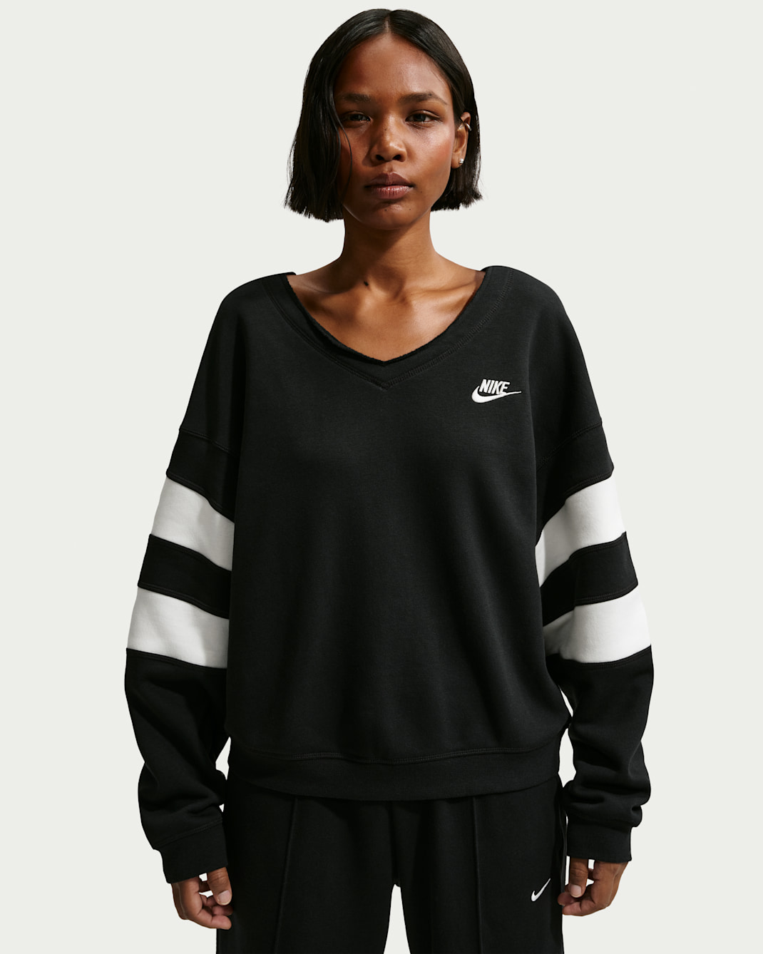 Nike Sportswear Club Fleece Women's Oversized V-Neck Sweatshirt - Black/Sail/Sail