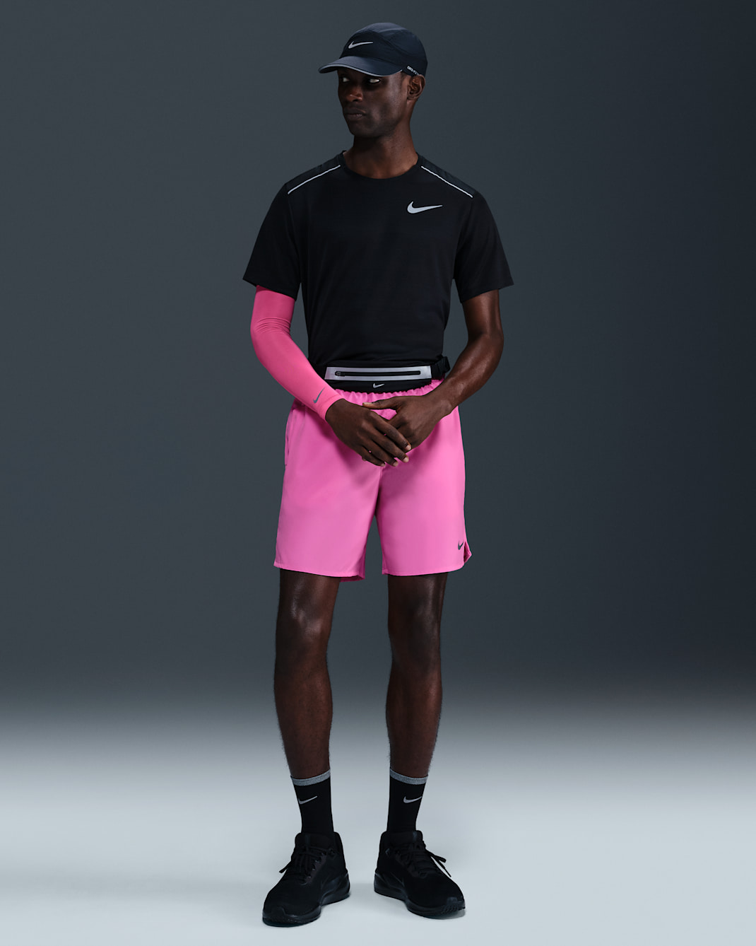 Ανδρικό σορτς για τρέξιμο με επένδυση σλιπ Dri-FIT Nike Challenger 18 cm - Playful Pink