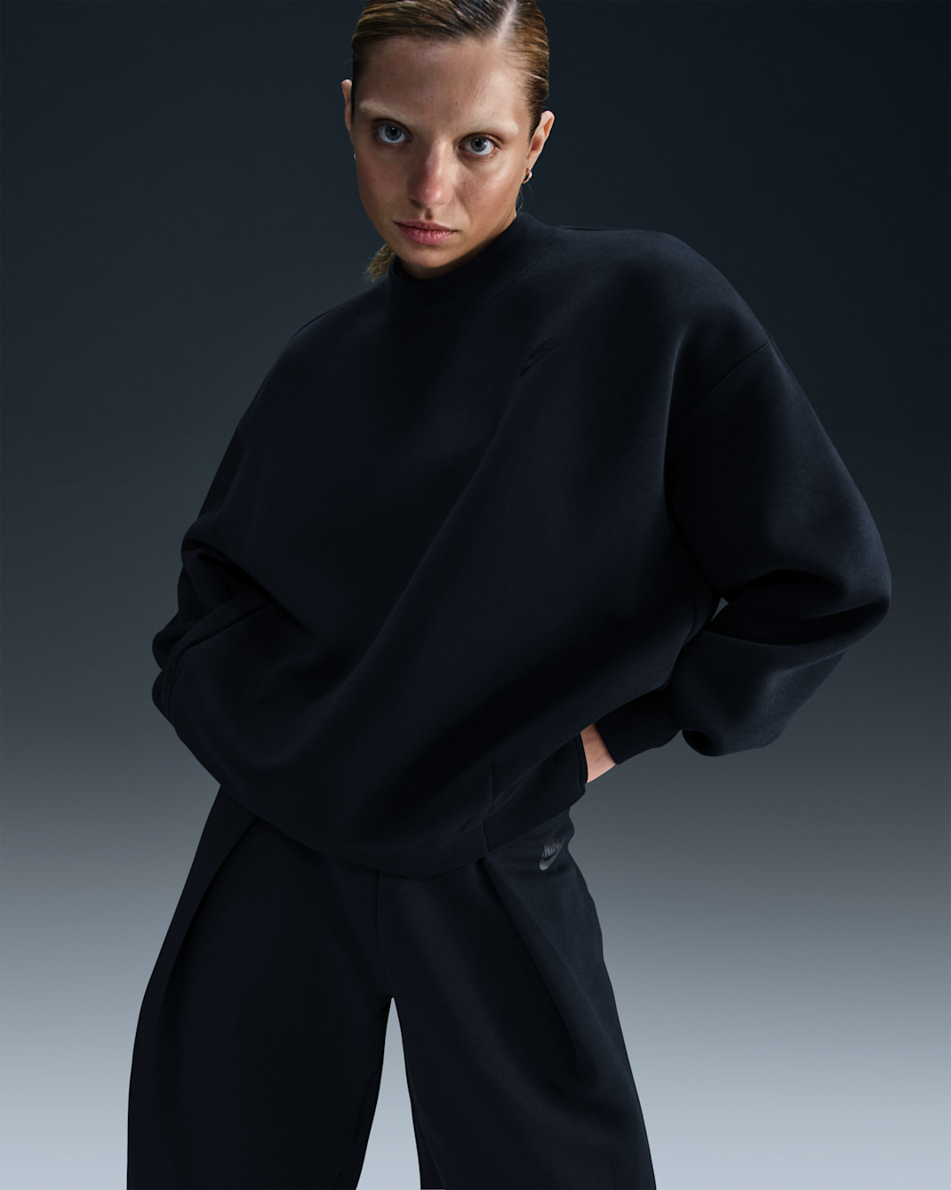 Nike Sportswear Tech Fleece Women's Oversized Crew-Neck Sweatshirt - Black/Black