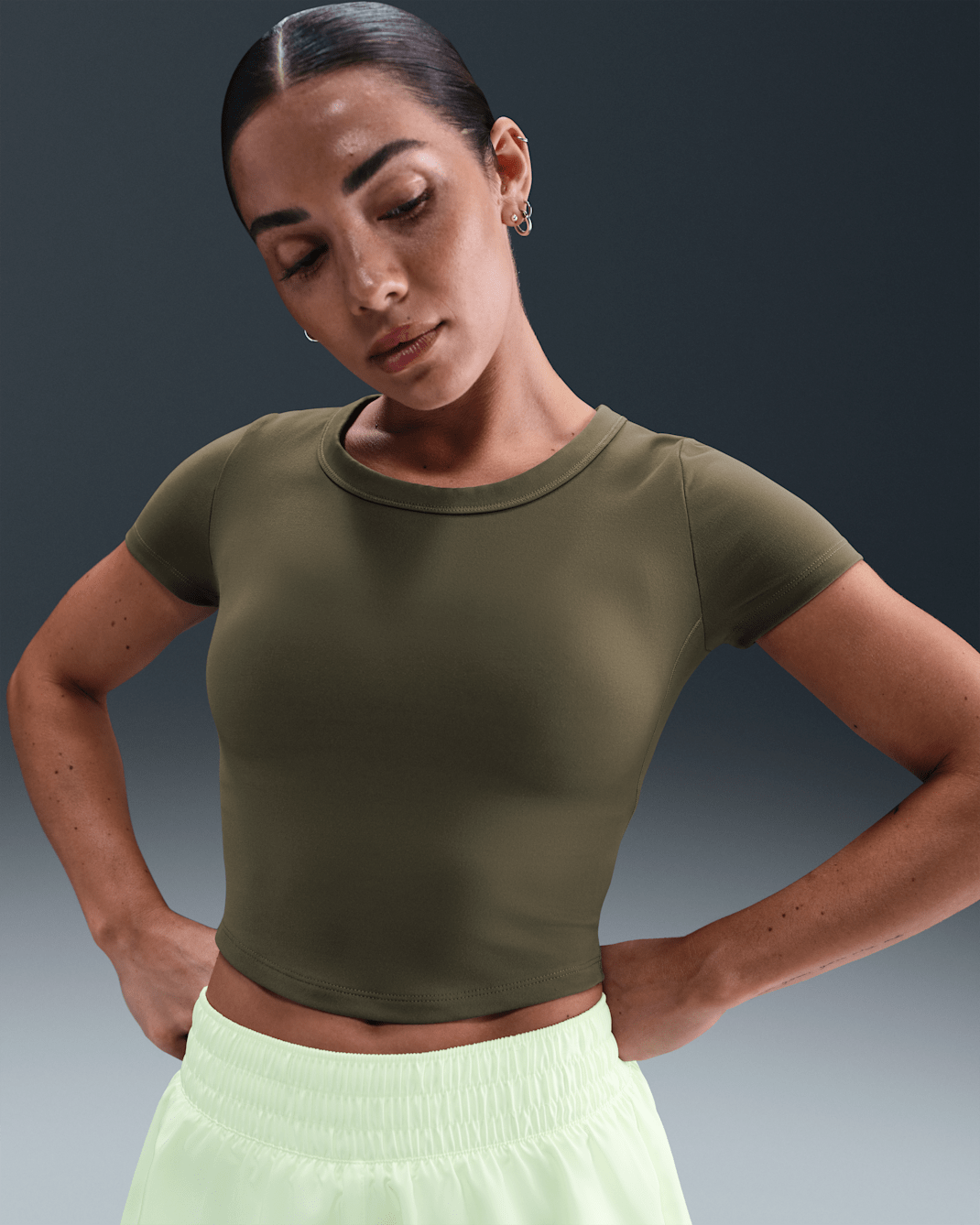 Crop top Dri-FIT à manches courtes Nike One Fitted pour femme - Medium Olive