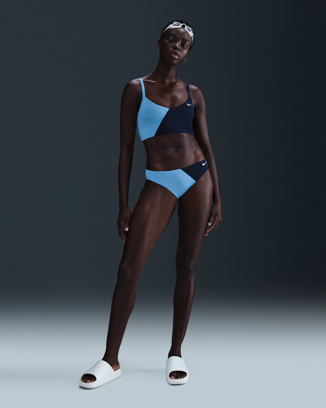 Prenda inferior de bikini Hipster Nike Swim para mujer - Azul marino medianoche/Azul universitario/Blanco
