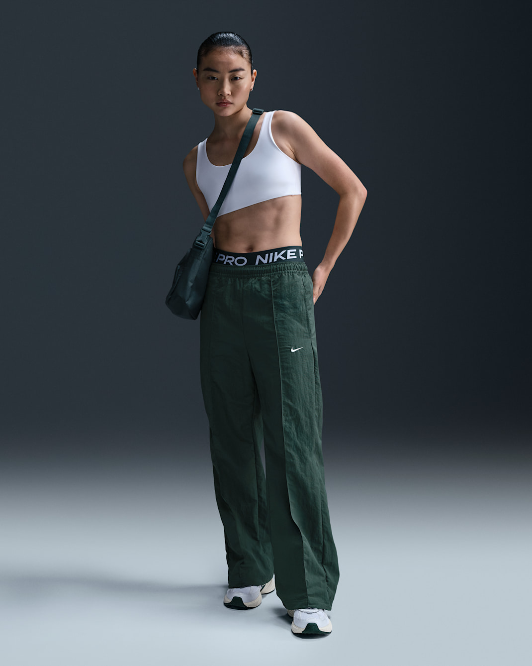 Nike Sportswear Everything Wovens Women's Mid-Rise Open-Hem Trousers - Vintage Green/Sail