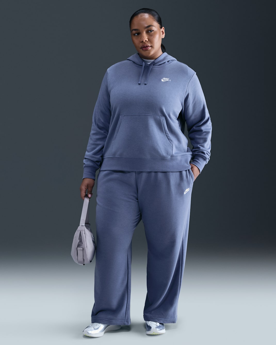 Nike Sportswear Club Fleece Women's Mid-Rise Wide-Leg Sweatpants (Plus Size) - World Indigo/White