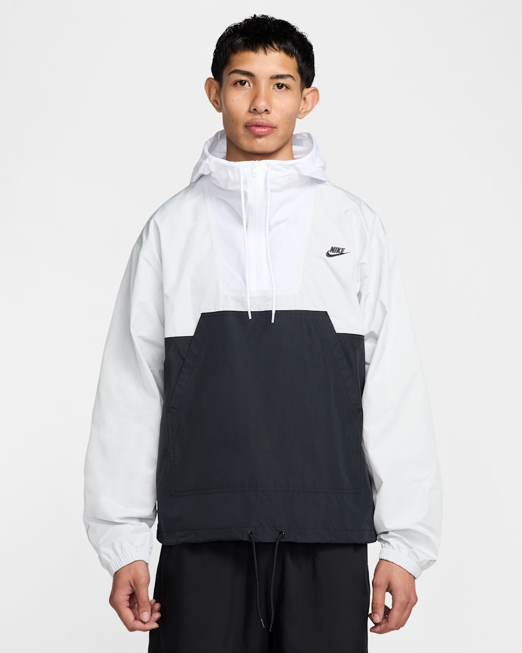 ナイキ クラブ メンズ マリーナ アノラック プルオーバー - フォトンダスト/ブラック/ホワイト/ブラック