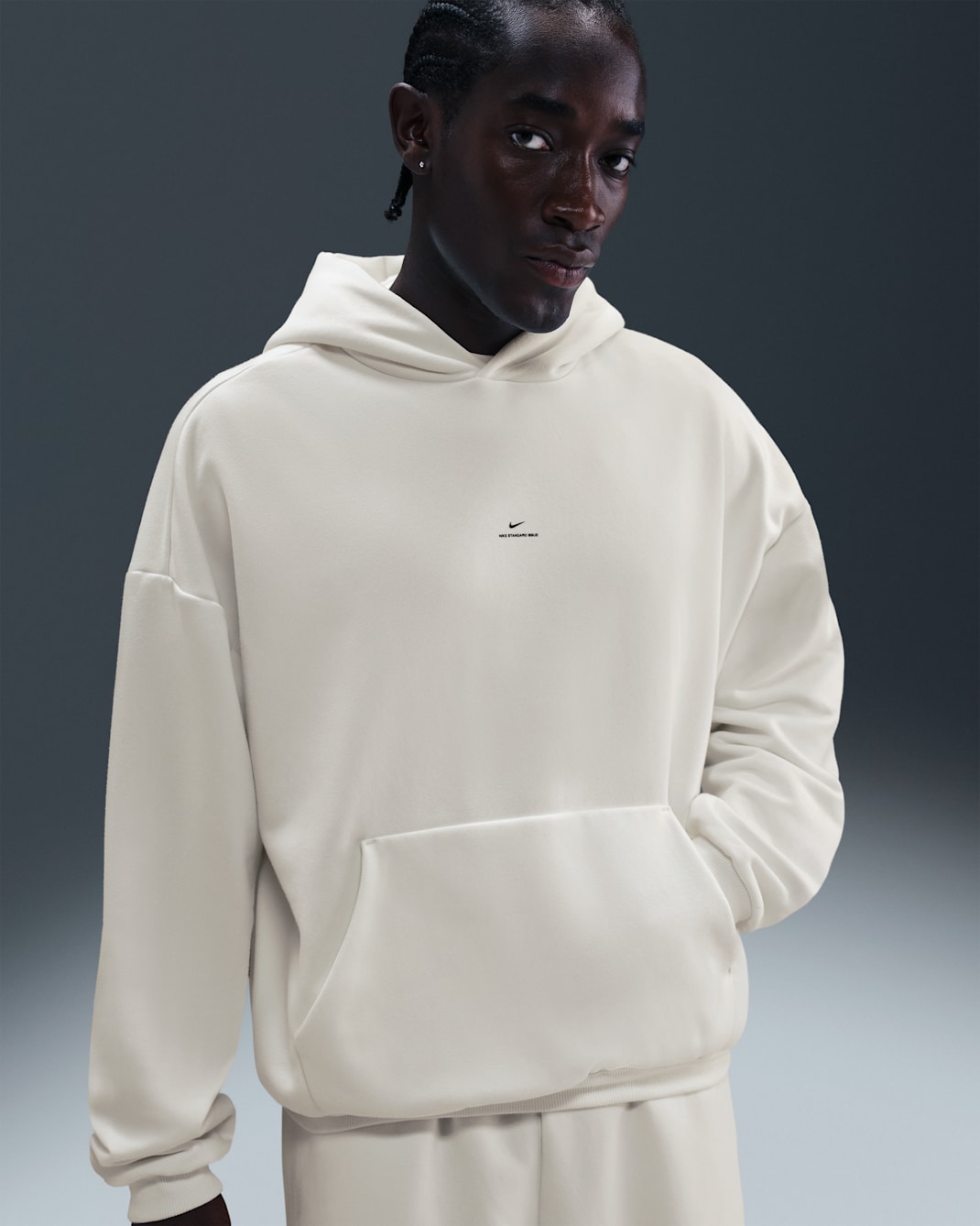 Felpa pullover da basket con cappuccio in tessuto spazzolato Therma-FIT Nike Standard Issue – Uomo - Sail/Nero