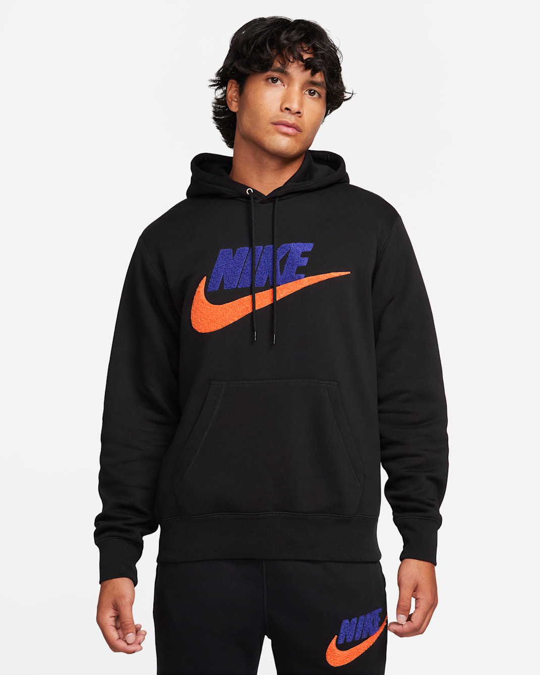 Nike Club Fleece+ Herren-Hoodie - Schwarz/Schwarz/Safety Orange