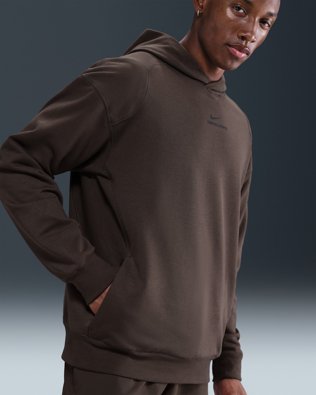 Pánská tréninková střední vrstva Nike Pro Dri-FIT s kapucí - Baroque Brown/Černá
