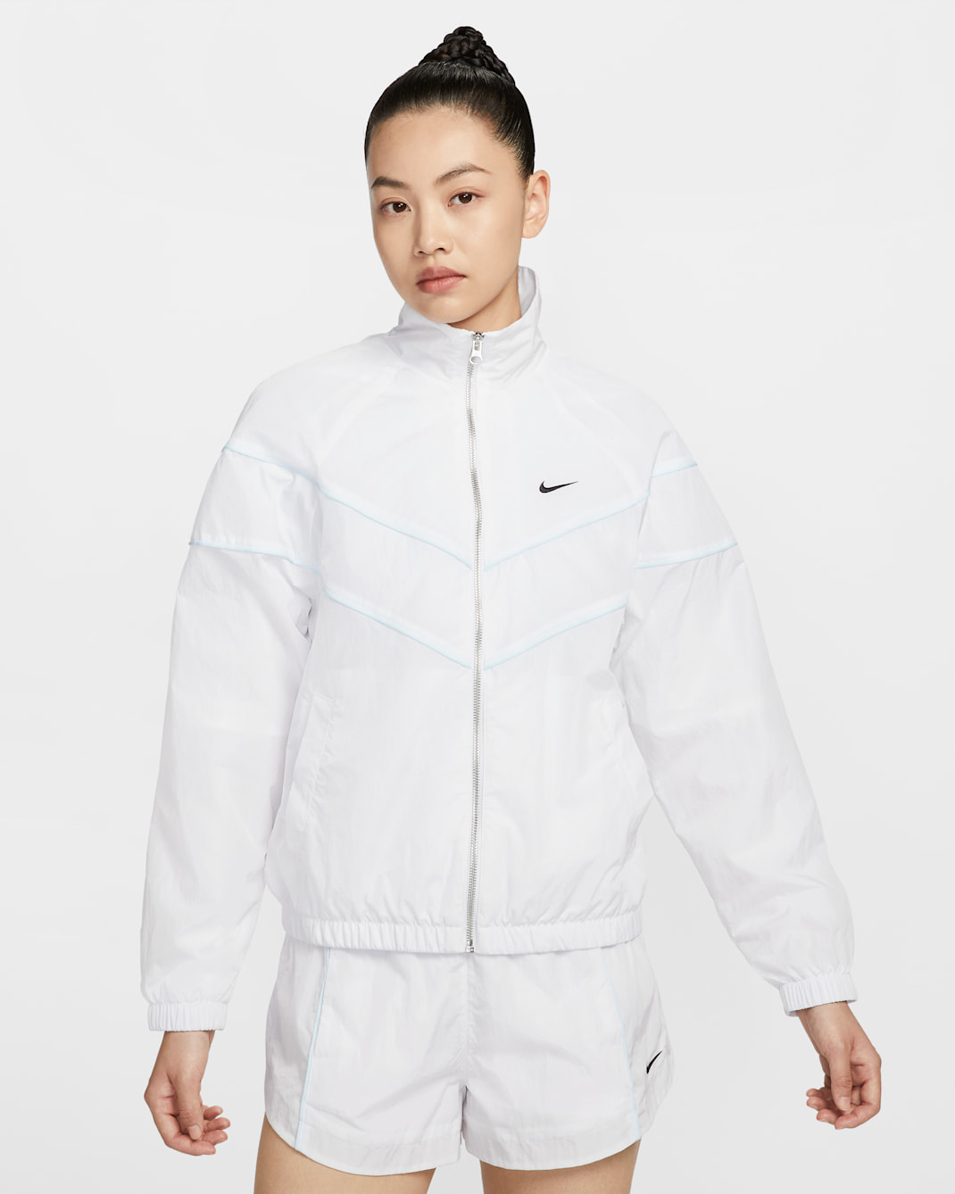 เสื้อแจ็คเก็ต UV แบบทอซิปยาวทรงหลวมผู้หญิง Nike Windrunner - ขาว/ดำ