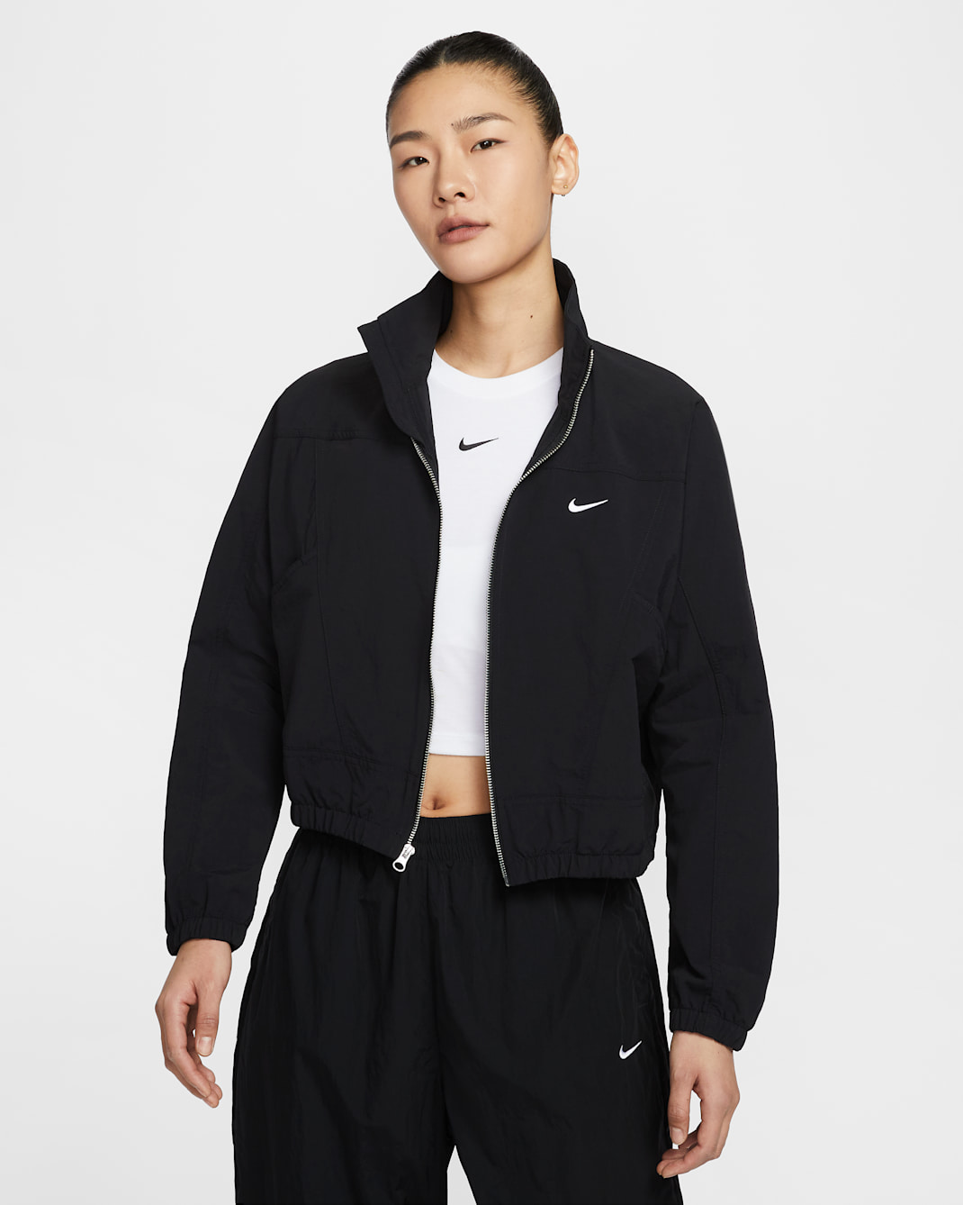เสื้อแจ็คเก็ตกัน UV ขนาดโอเวอร์ไซส์ผู้หญิง Repel Nike Sportswear Everything Wovens - ดำ/ขาว