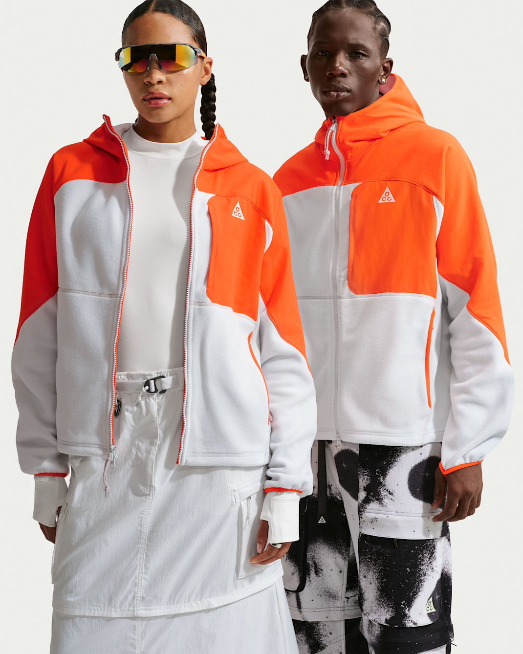 Střední vrstva Nike ACG „Wolf Tree“ Plus s kapucí a zipem po celé délce - Safety Orange/Photon Dust/Vivid Purple/Summit White