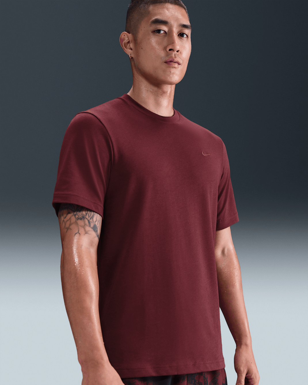 ナイキ Dri-FIT プライマリー メンズ トレーニング Tシャツ - ダークチームレッド/ダークチームレッド