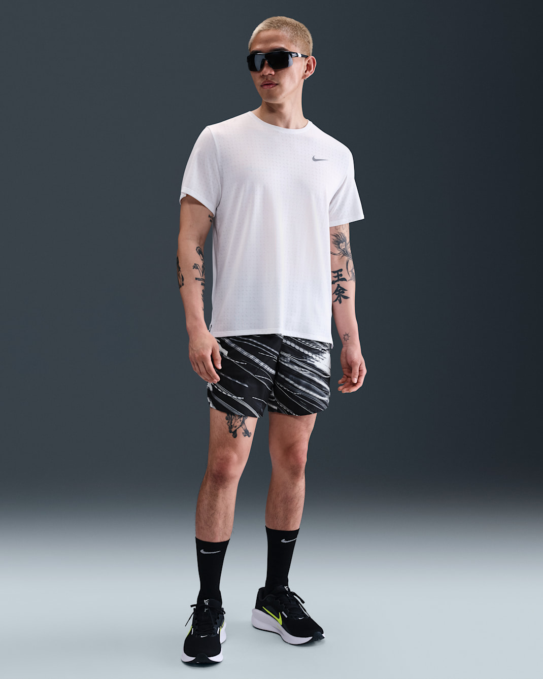 Nike Stride Men's Dri-FIT 18cm (approx.) Briefs-Lined Running Shorts - Photon Dust/Off-Noir