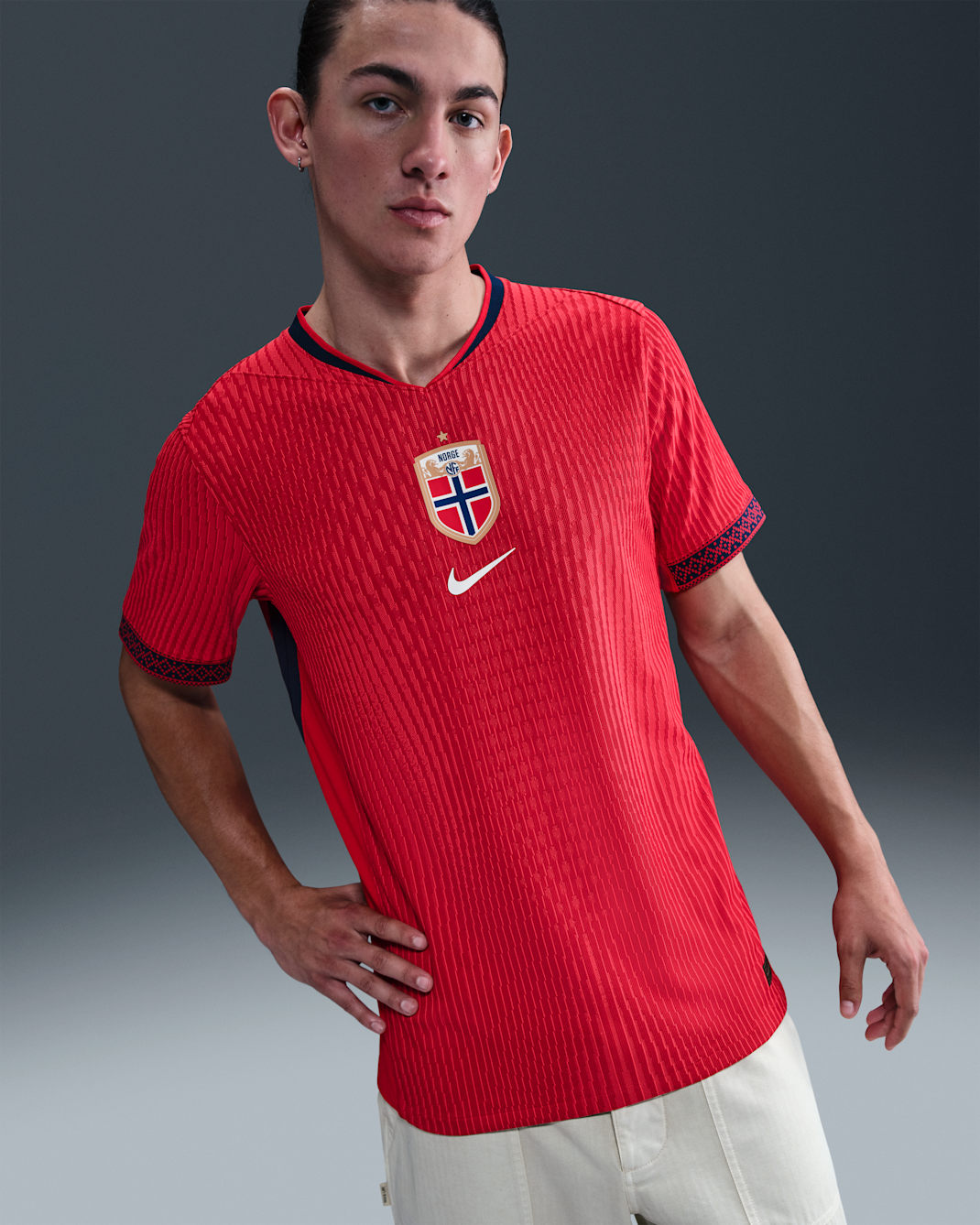 Fotbollströja Norge 2025 Match (hemmaställ, kvinnor) Nike Dri-FIT ADV Authentic för män - University Red/Blue Void/Vit