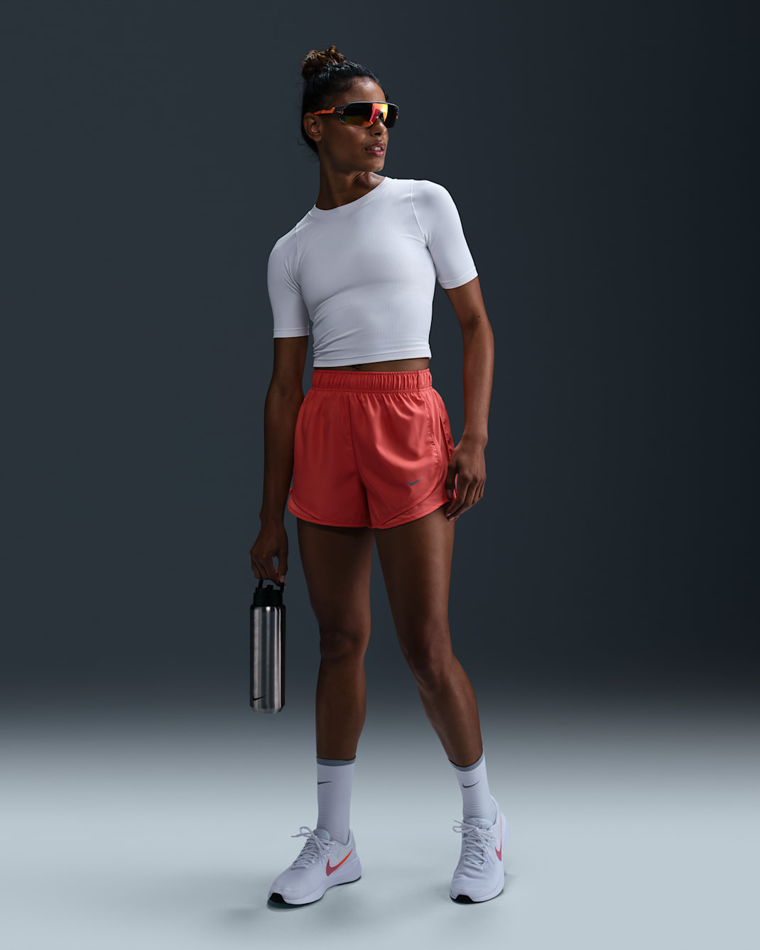 Shorts de correr Dri-FIT de tiro medio con forro de ropa interior para mujer Nike Tempo - Brasa mágica/Brasa mágica/Brasa mágica