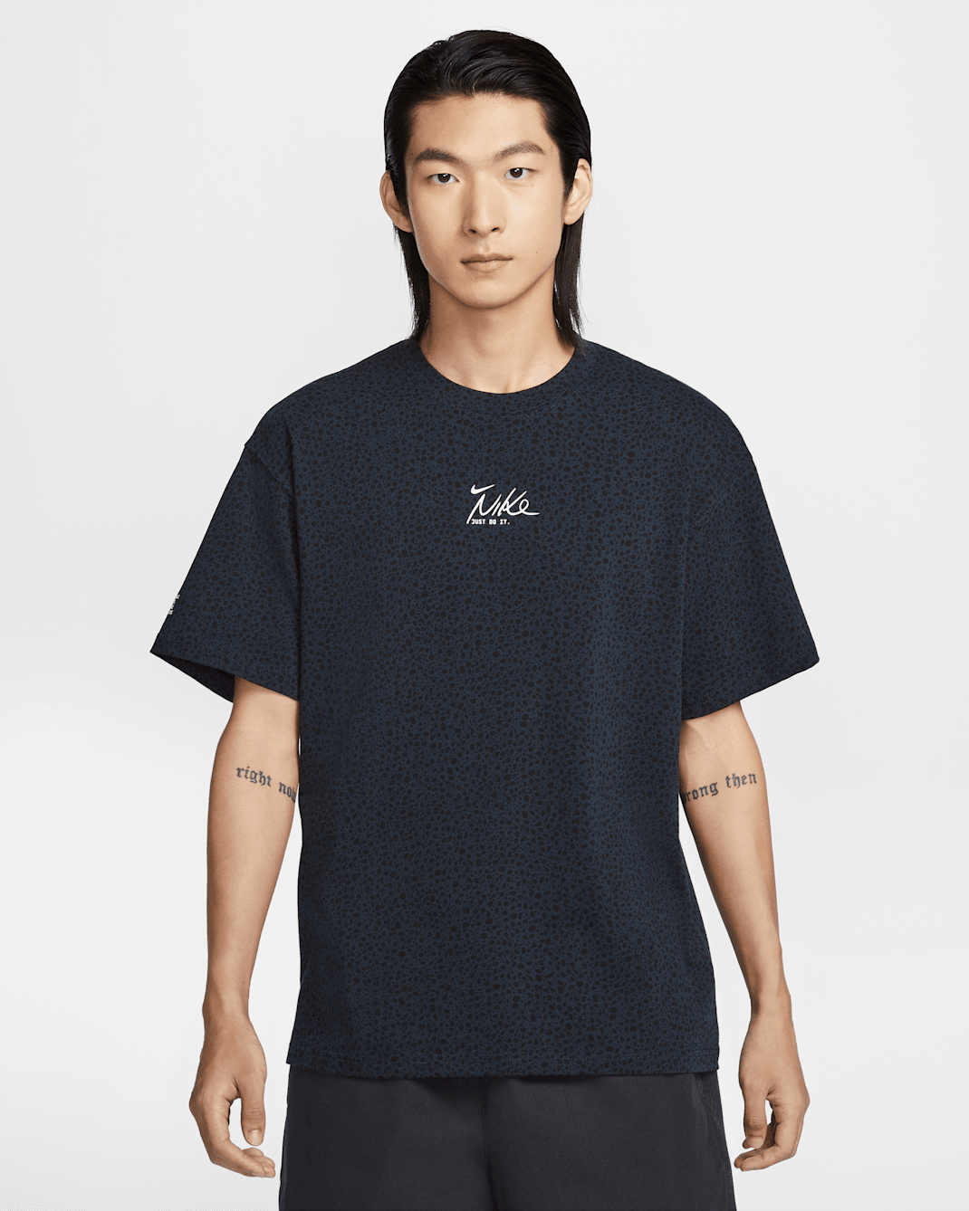 เสื้อยืดผู้ชาย Max90 Nike Sportswear Electric - Dark Obsidian