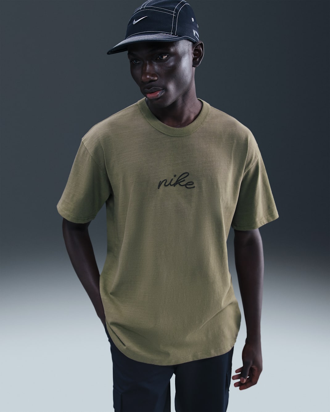 Nike Sportswear Premium Essentials Men's T-shirt - Medium Olive