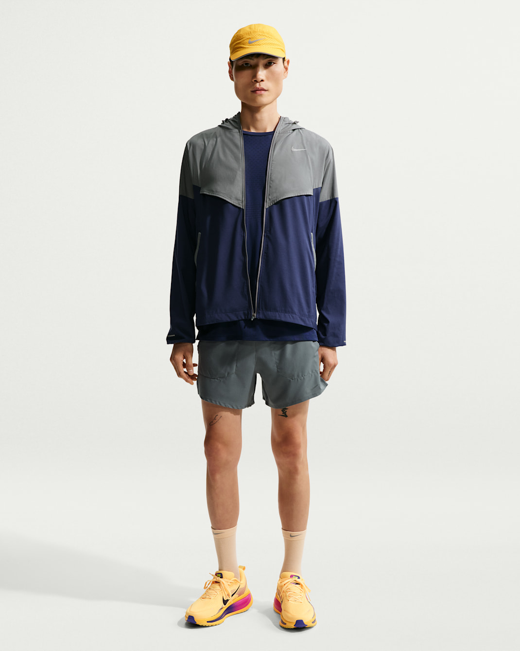 Nike Stride Men's Dri-FIT 13cm (approx.) Brief-Lined Running Shorts - Smoke Grey