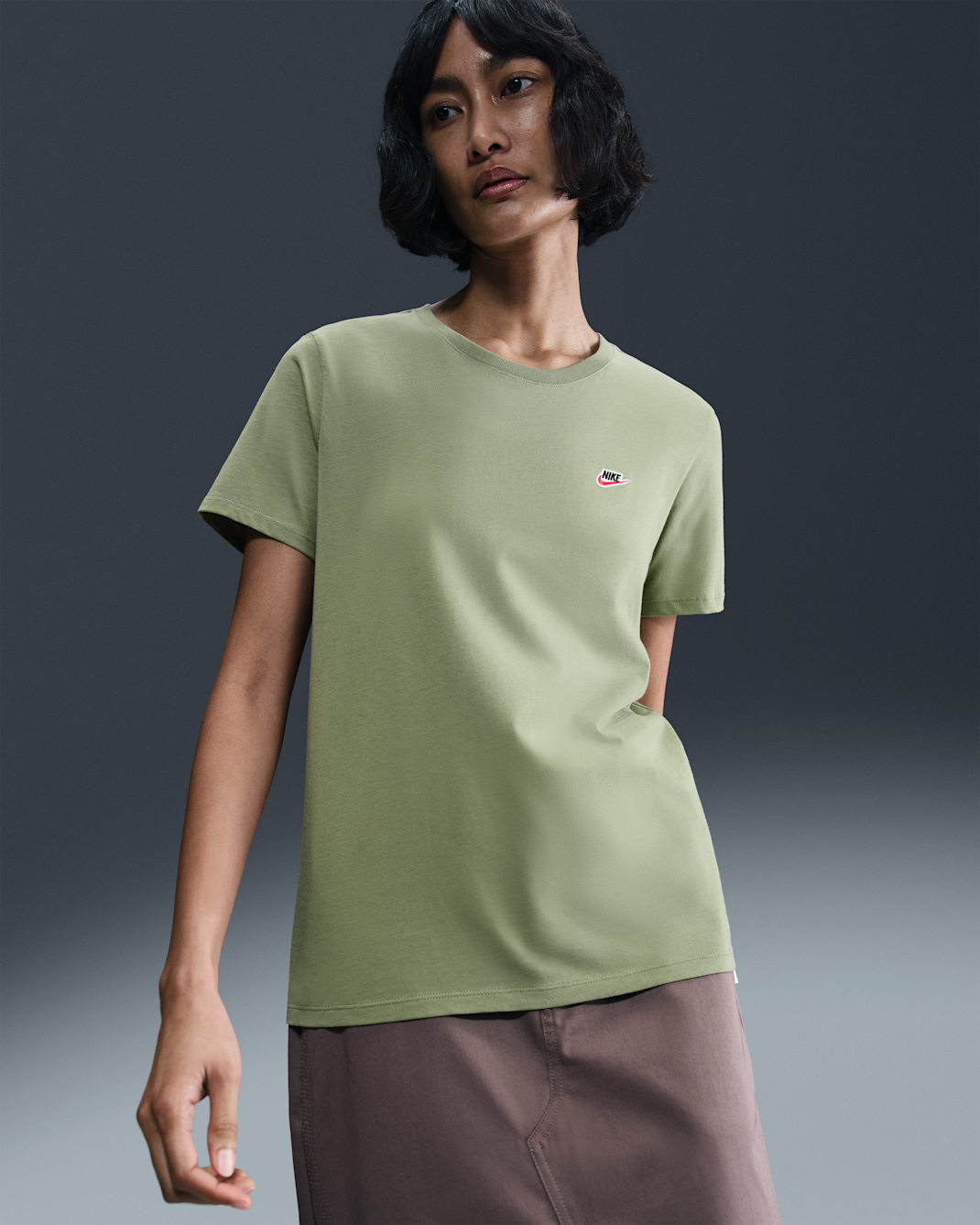 ナイキ スポーツウェア ウィメンズ Tシャツ - オイルグリーン