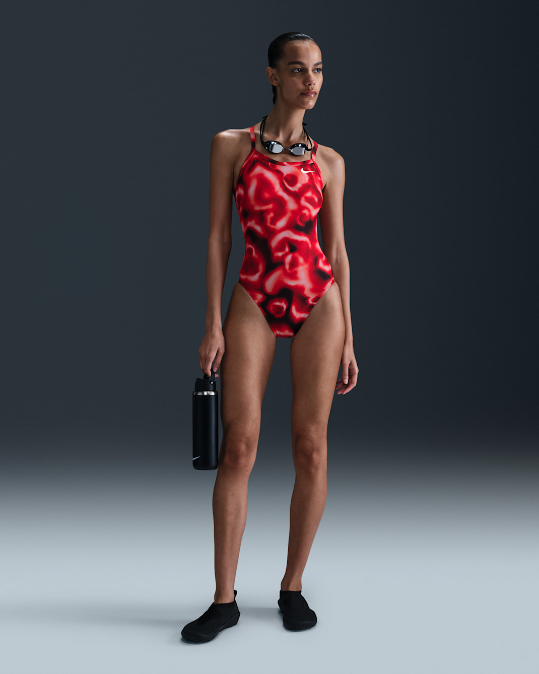 Traje de baño de una pieza con espalda deportiva para mujer Nike HydraStrong - Rojo universitario/Rojo team/Negro/Blanco