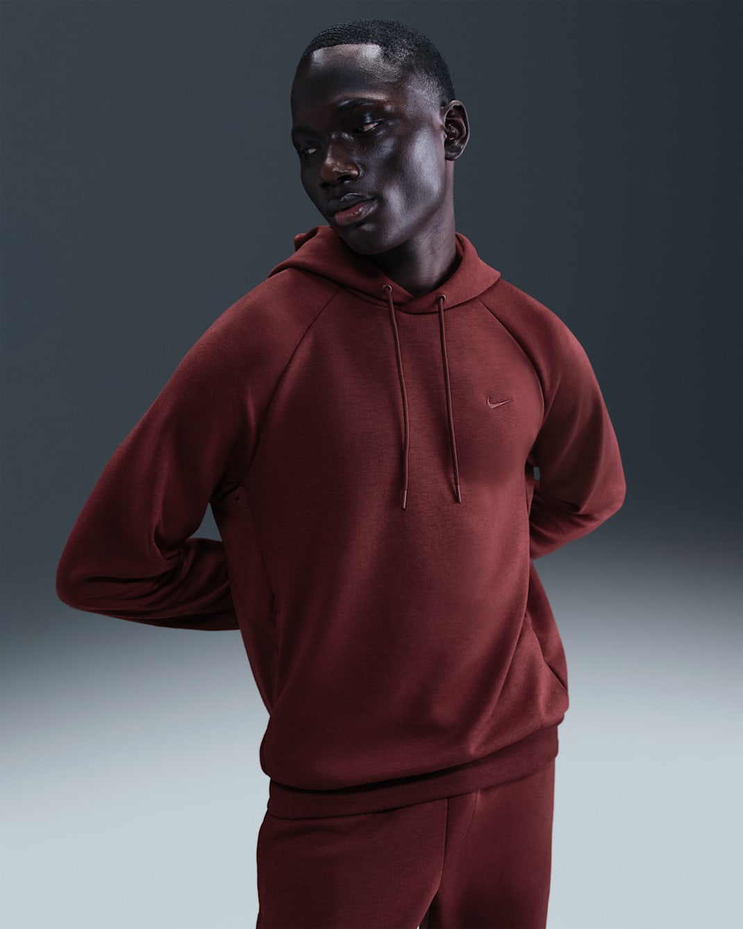 Hoodie pullover de desempenho UV Dri-FIT Nike Primary Fleece para homem - Vermelho Team escuro/Vermelho Team escuro