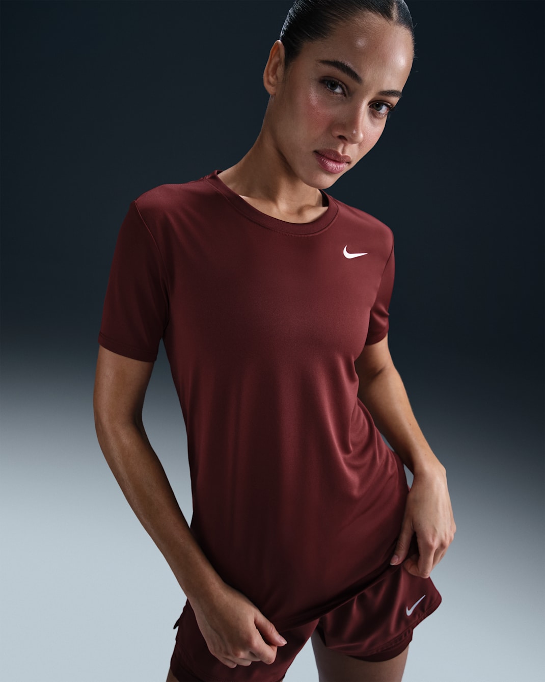 Playera para mujer Nike Dri-FIT - Rojo team oscuro
