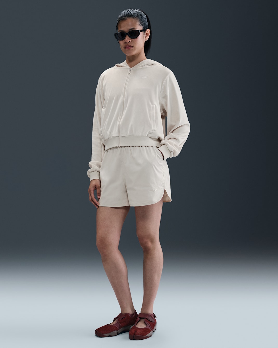 나이키 스포츠웨어 칠 포플린 여성 미드라이즈 5인치 쇼츠 - 라이트 오어우드 브라운/라이트 오어우드 브라운