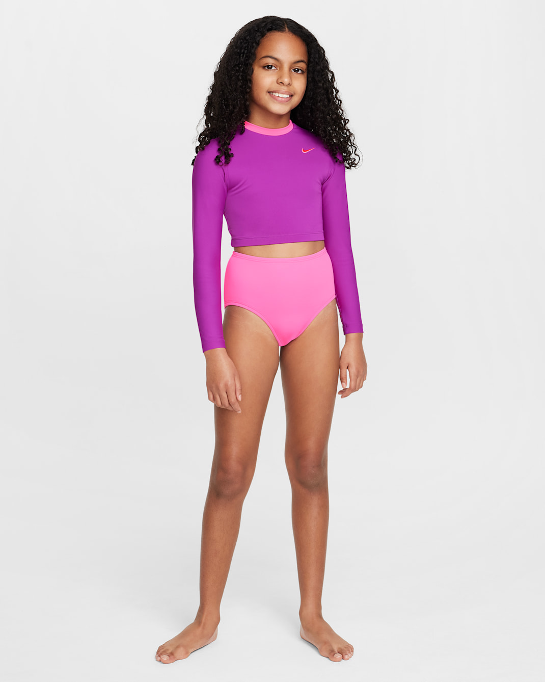 Conjunto de top cropped de manga larga y parte de abajo de tiro alto para niña talla grande Nike Swim - Hiperrosa/Morado vivo/Hiperrosa