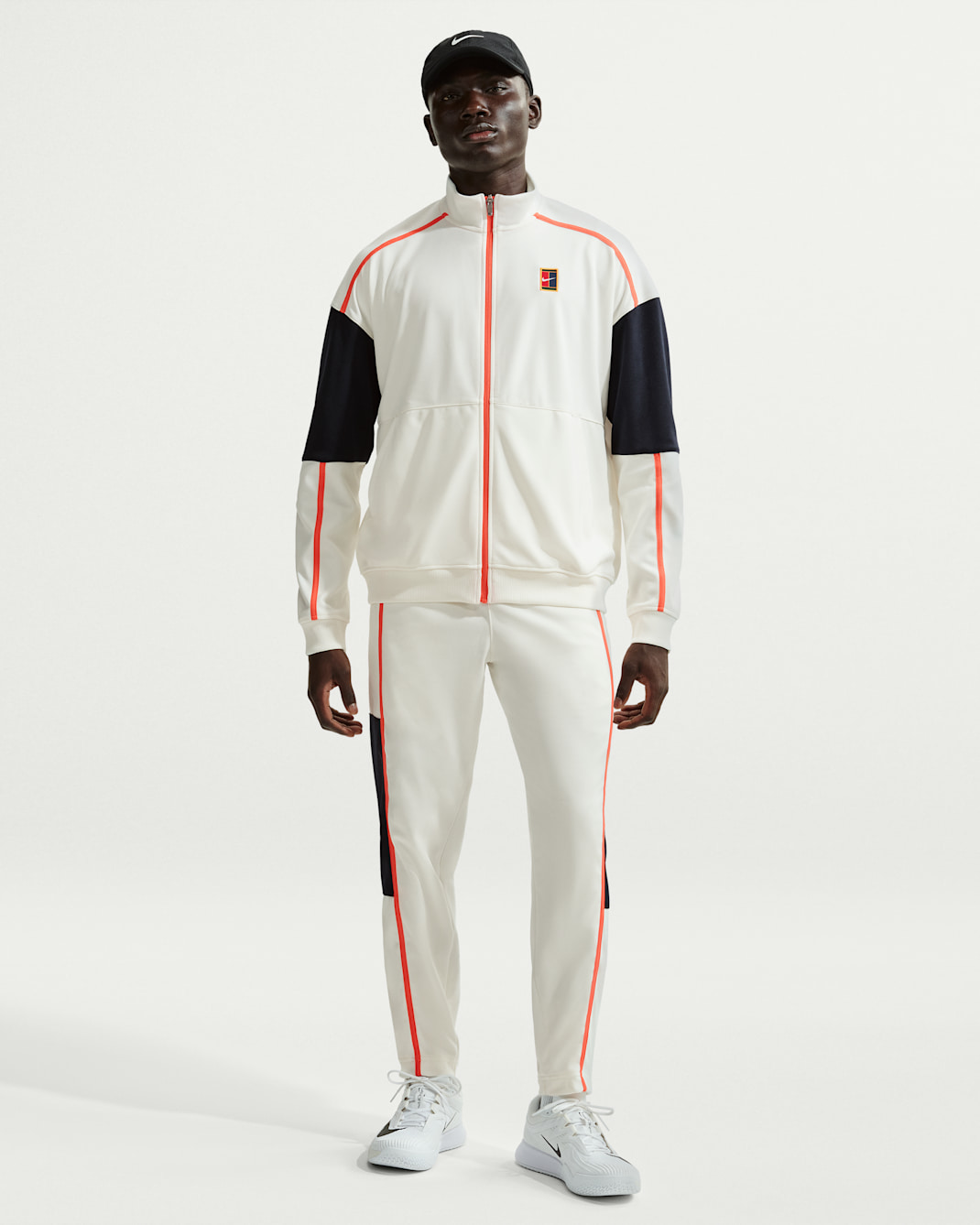 NikeCourt Heritage Herren-Tennishose - Sail/Turf Orange