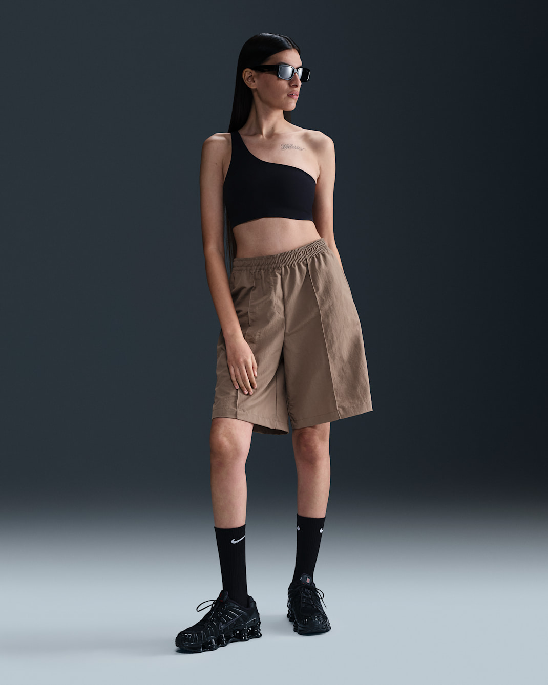 Shorts de tiro alto de 23 cm para mujer Nike Sportswear Everything Wovens - Marrón visón/Blanco