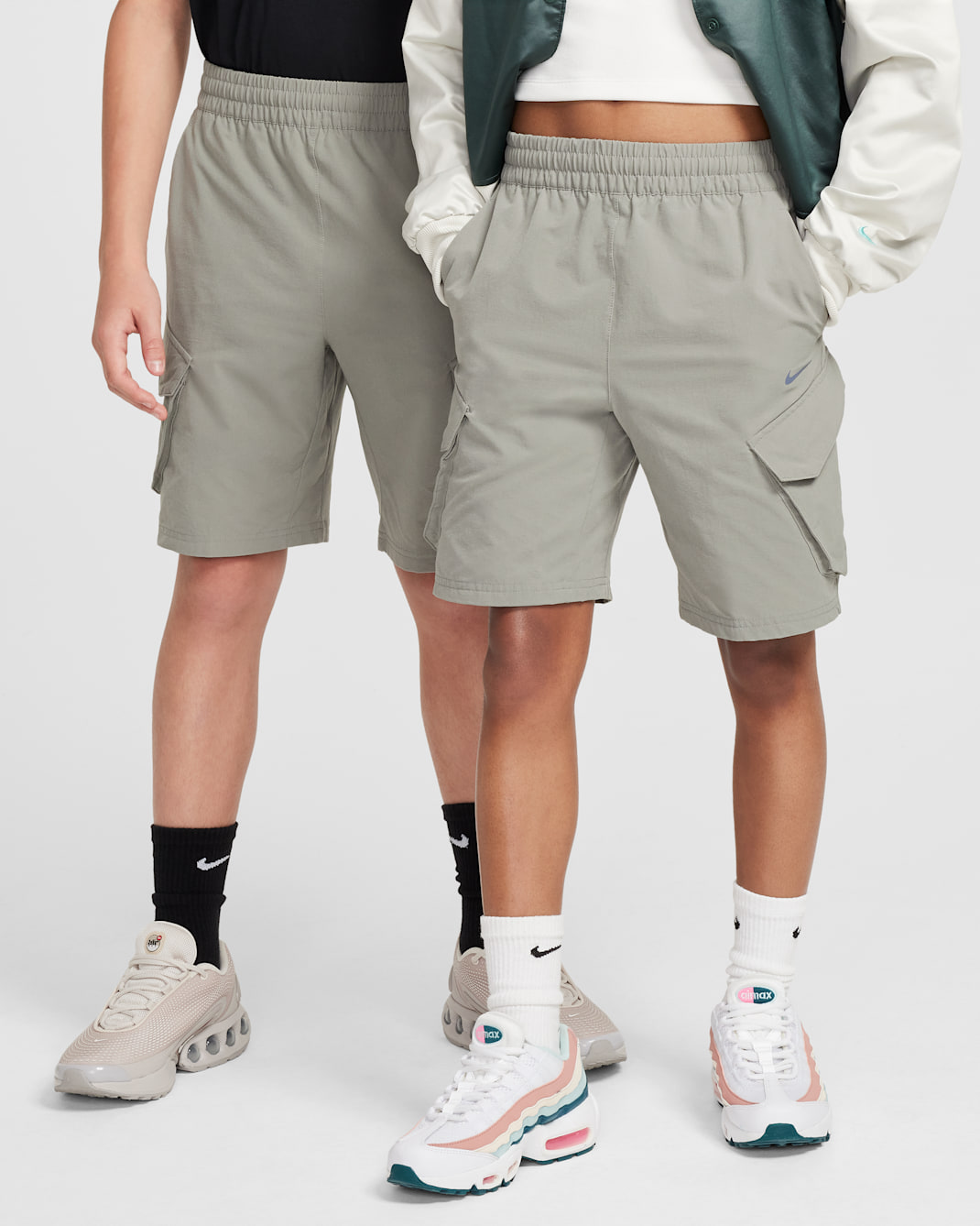 กางเกงขาสั้นทรงคาร์โก้เด็กโต Nike Sportswear City Utility - Dark Stucco/ดำ