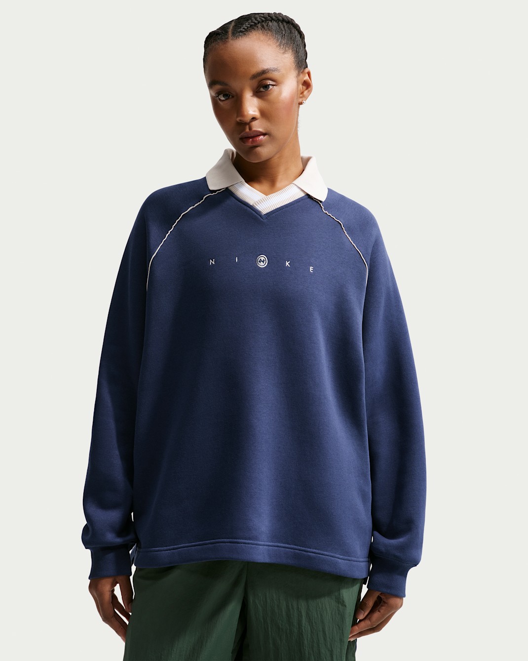 Polo con gráfico oversized para mujer Nike Sportswear Phoenix Fleece - Azul marino medianoche/Marrón verdoso claro