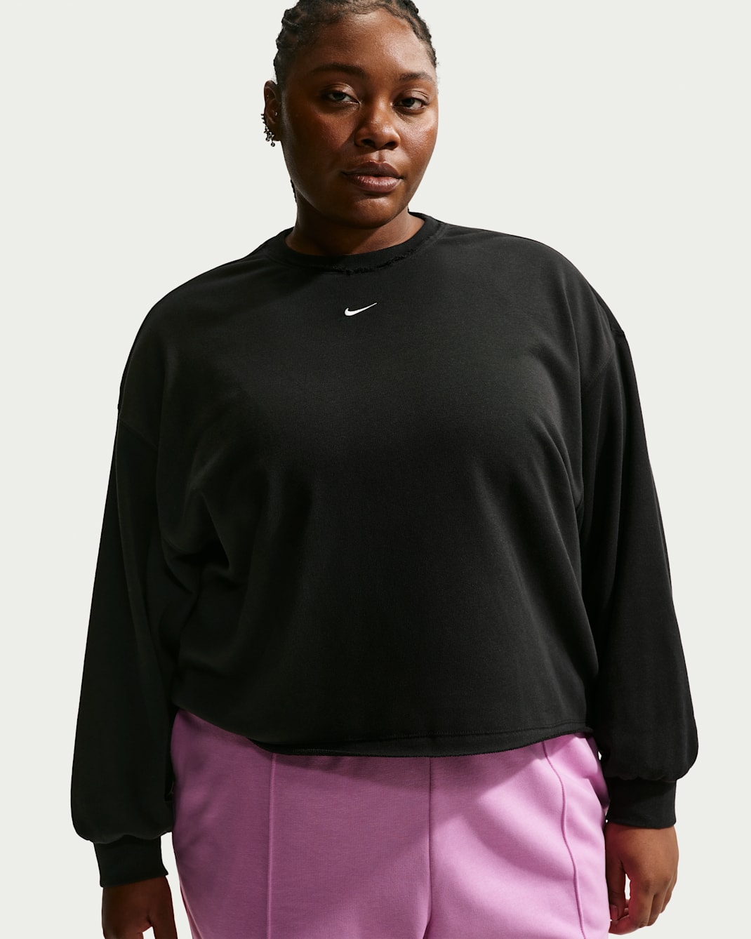 Sudadera de cuello redondo de French Terry oversized para mujer (talla grande) Nike Sportswear Chill Terry - Negro/Blanco/Vela