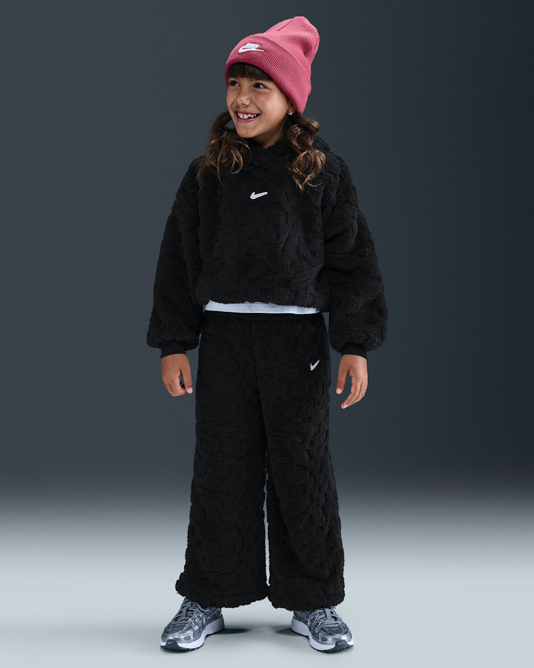 Conjunto de sudadera con gorro sin cierre y pants para niños talla pequeña Nike Cozy - Negro