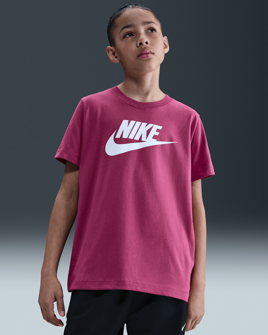 Playera para niños talla grande Nike Sportswear - Remolacha dulce