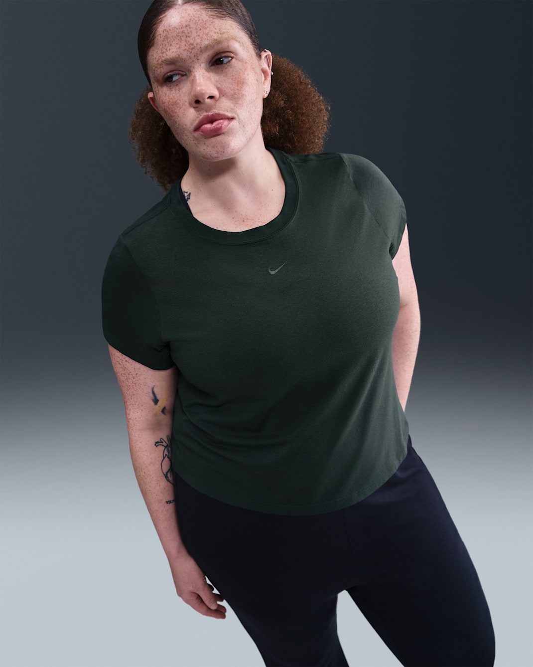 Playera cropped para mujer (talla grande) Nike Sportswear Chill Knit - Alga