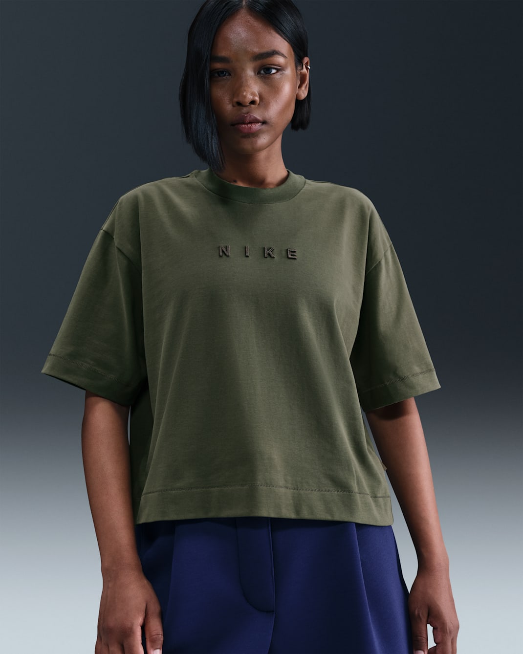 Nike Sportswear Kısa Kollu Dörtgen Kadın Tişörtü - Medium Olive