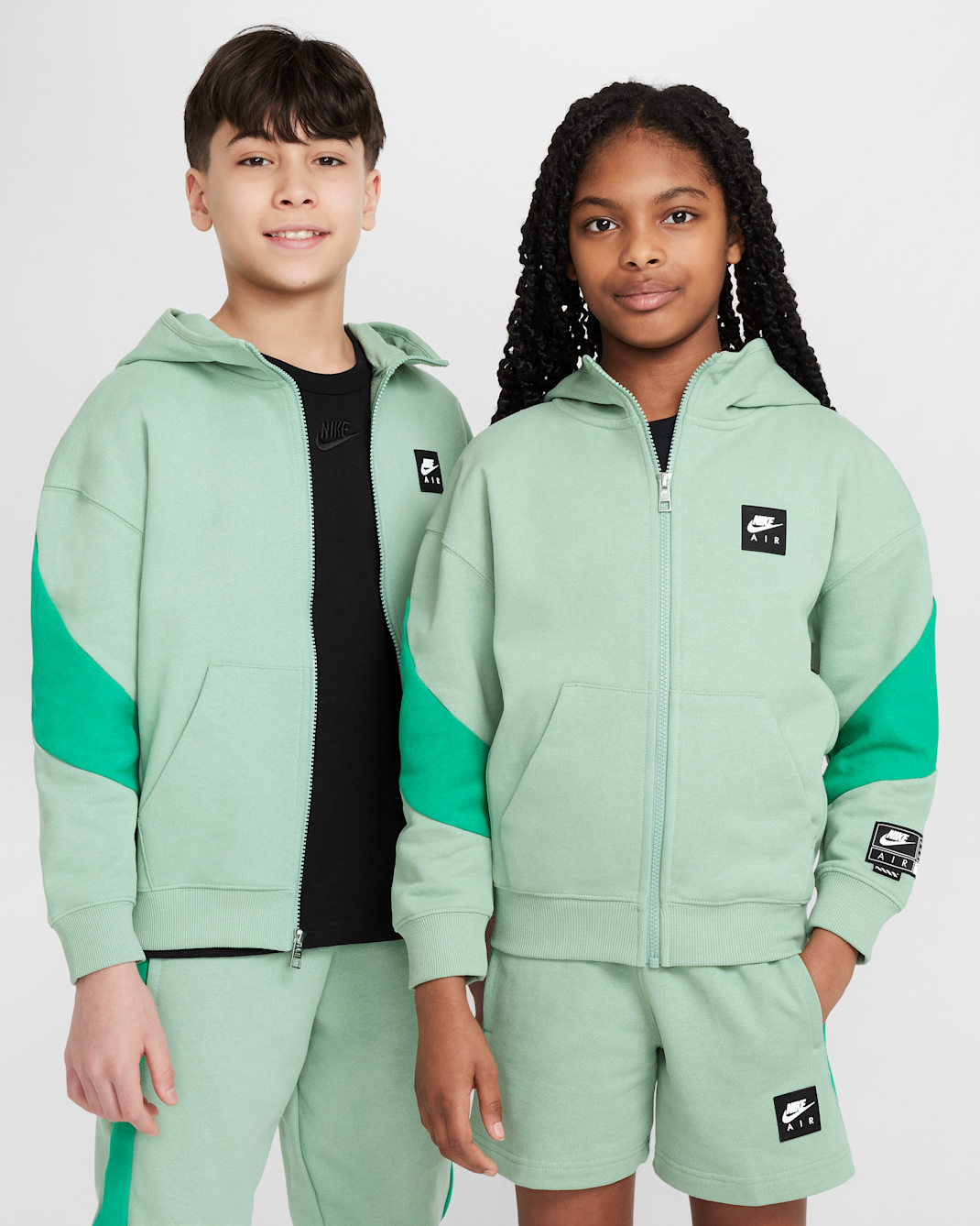Nike Air hosszú cipzáras, kapucnis polárpulóver nagyobb gyerekeknek - Steam/Stadium Green/Fekete