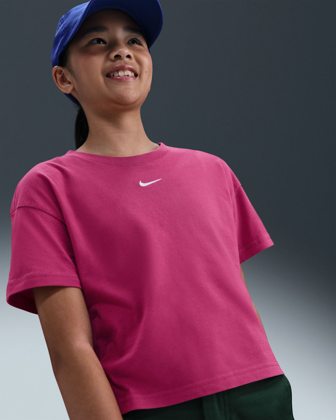 Playera para niña talla grande Nike Sportswear Essential - Remolacha dulce