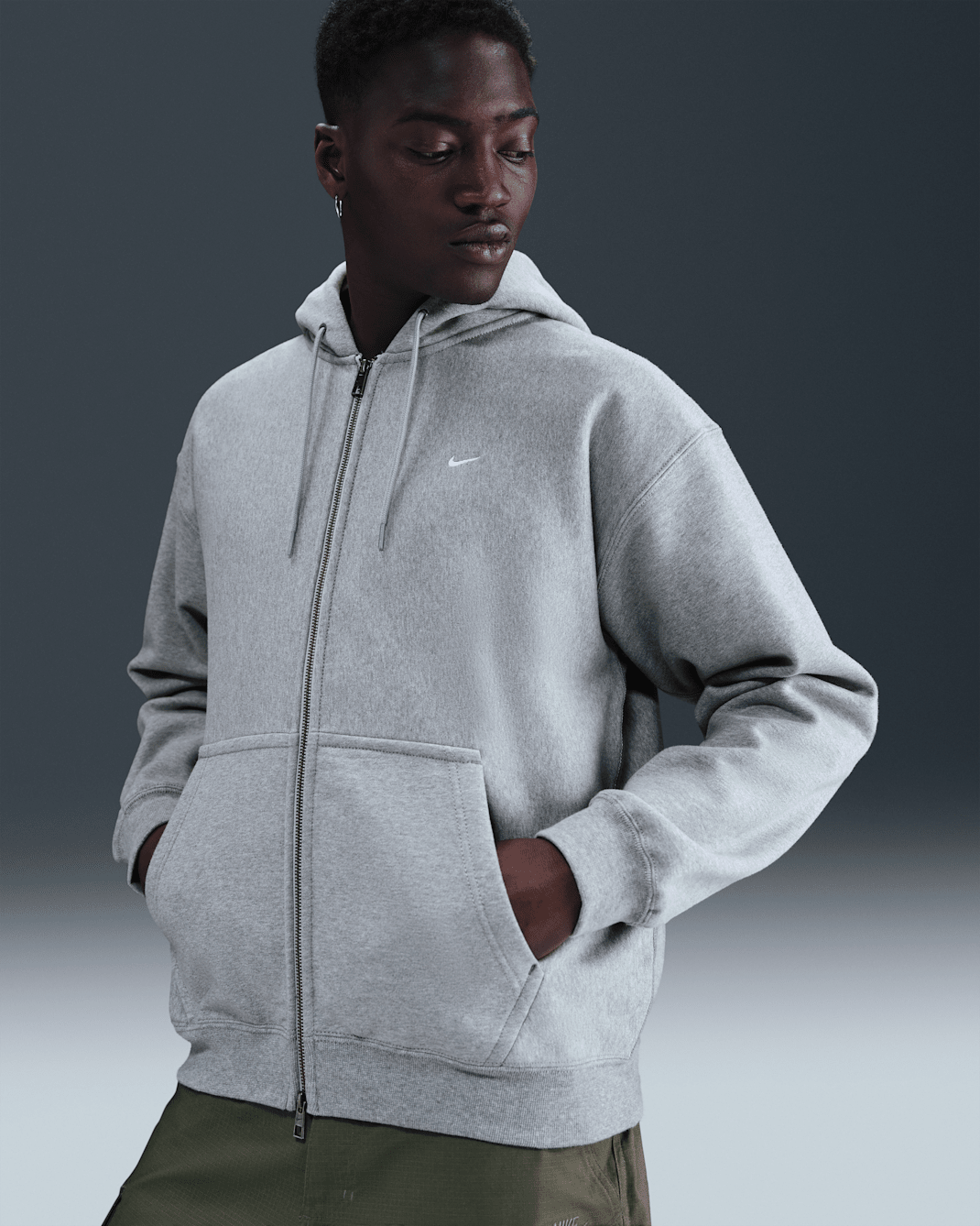 Nike Solo Swoosh hosszú cipzáras, kapucnis férfi polárpulóver - Dark Grey Heather/Light Smoke Grey/Fehér