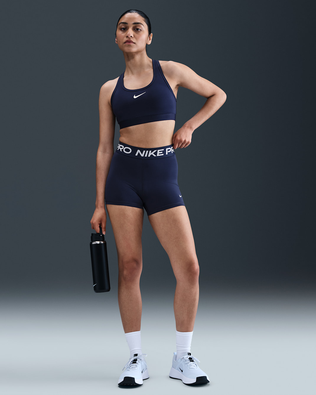Shorts Nike Pro 7,5 cm för kvinnor - Midnight Navy/Vit
