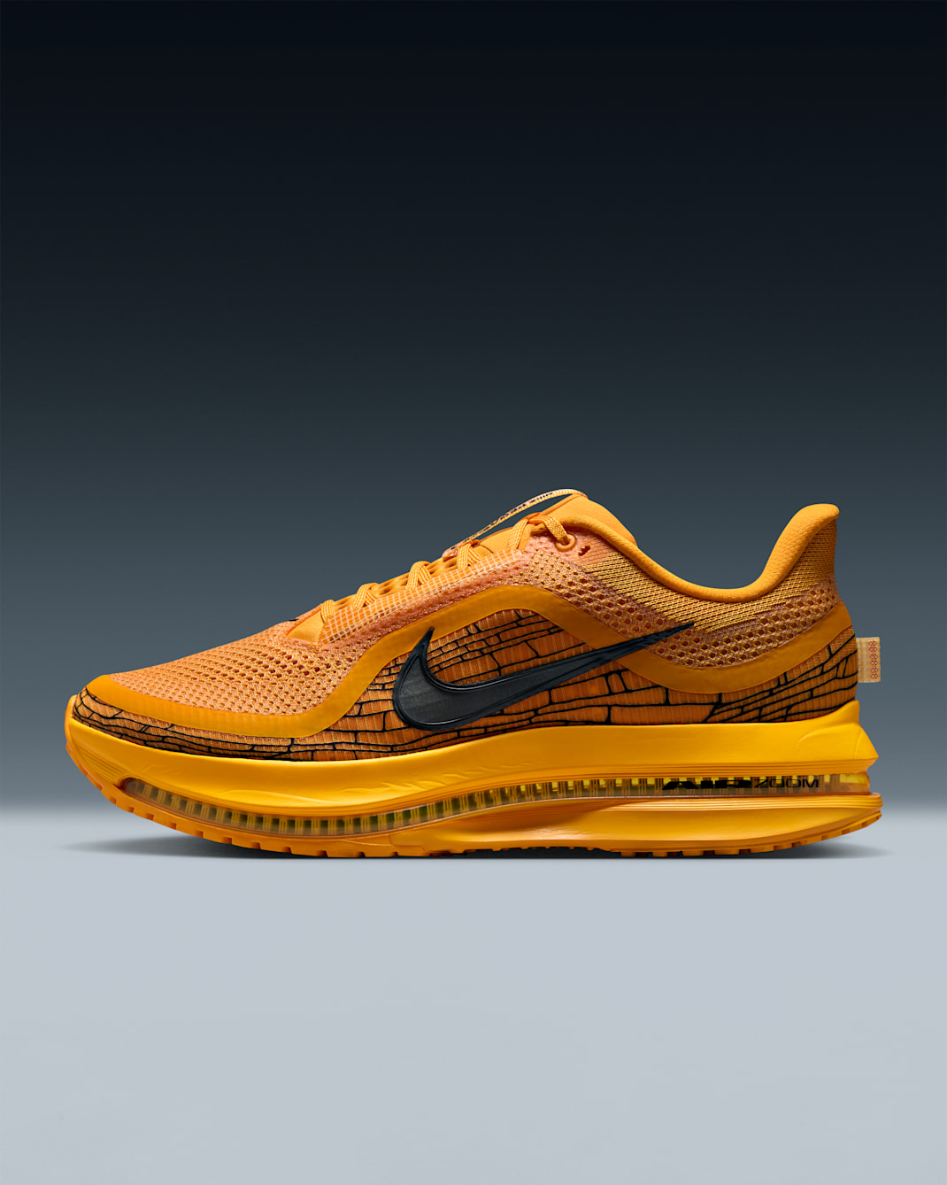Chaussure de running sur route Nike Pegasus Premium LV8 pour homme - University Gold/Laser Orange/Noir