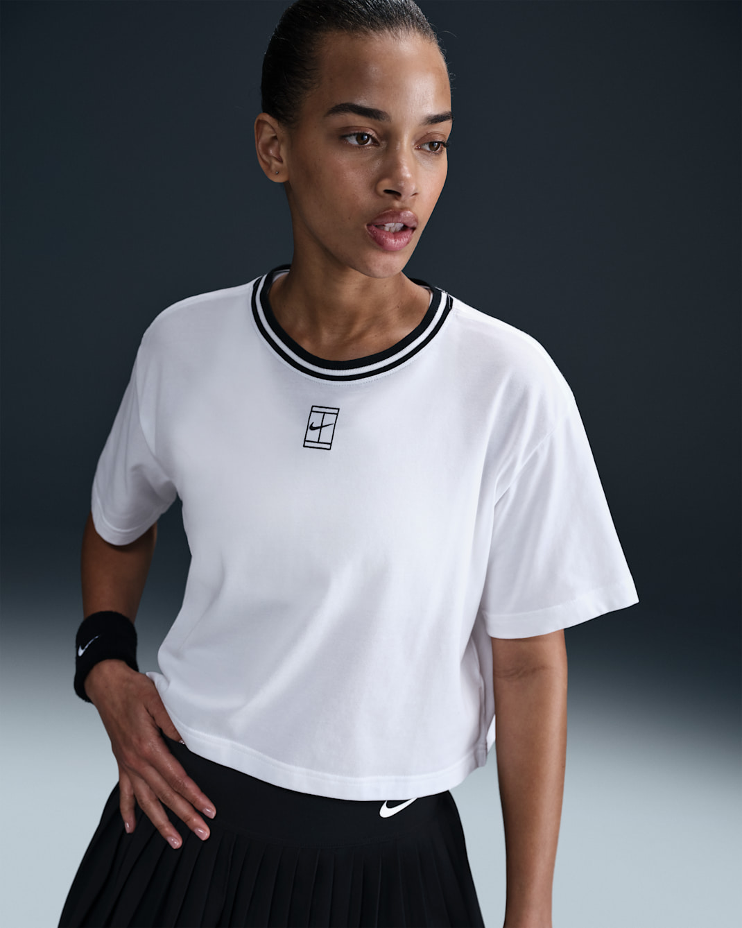 Playera de manga corta Dri-FIT cropped para mujer Nike Heritage - Blanco
