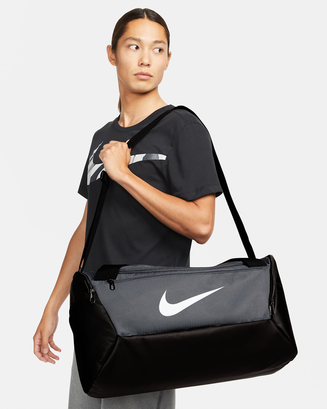 Maleta duffel de entrenamiento (pequeña, 41 L) Nike Brasilia - Gris sílex/Negro/Blanco