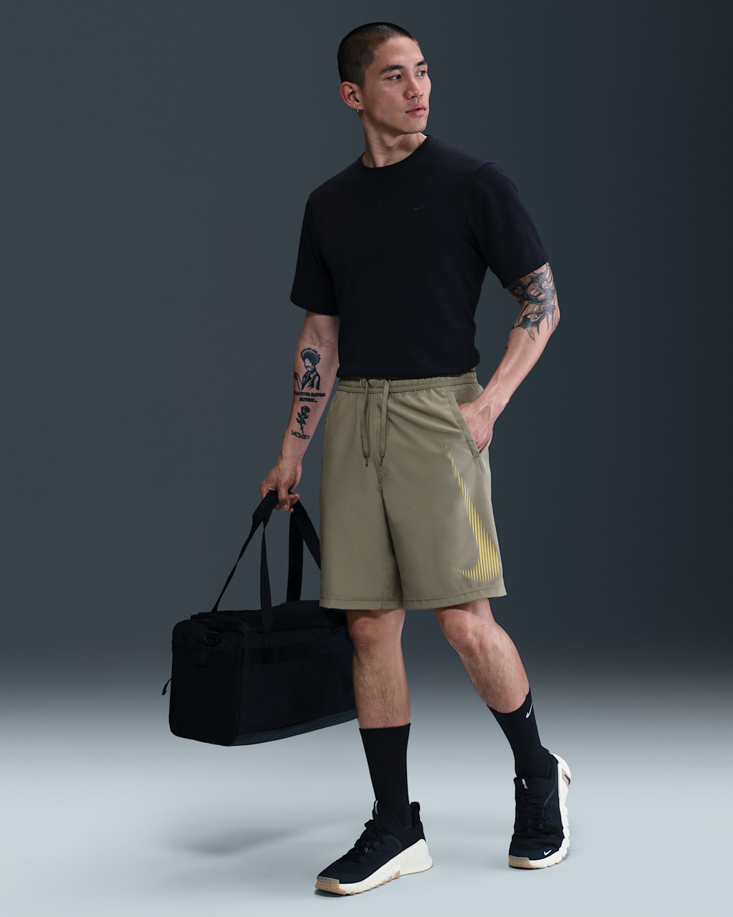 ナイキ フォーム メンズ Dri-FIT 23cm バーサタイル ショートパンツ - ライトアーミー/サターンゴールド