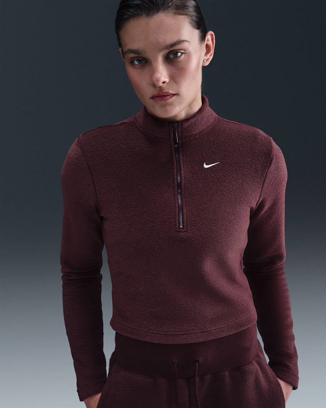 Nike Sportswear Phoenix Plush Women's Slim Long-Sleeve Cosy Fleece 1/2-Zip Top - Burgundy Crush/Sail