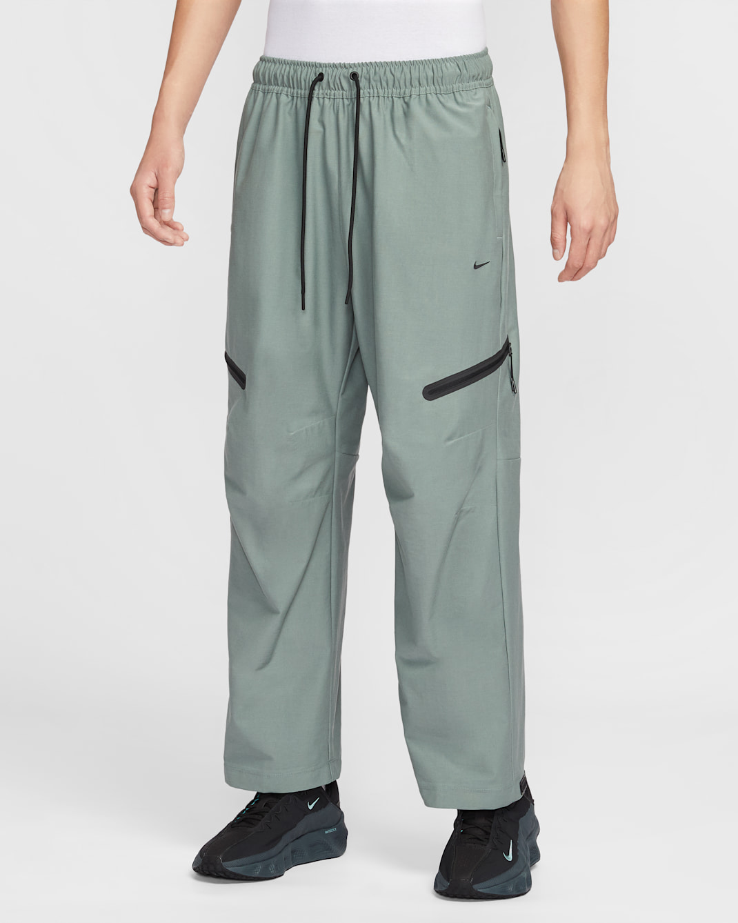 Nike Tech Men's Shori Loose Trousers - Clay Green/Black