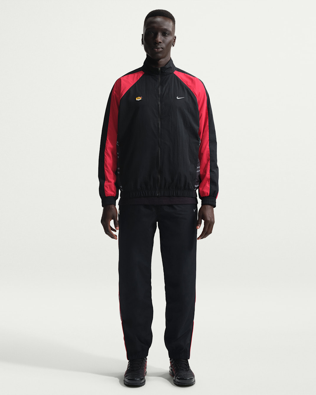 Nike Sportswear Tuned Air Men's Woven Trousers - Black/University Red