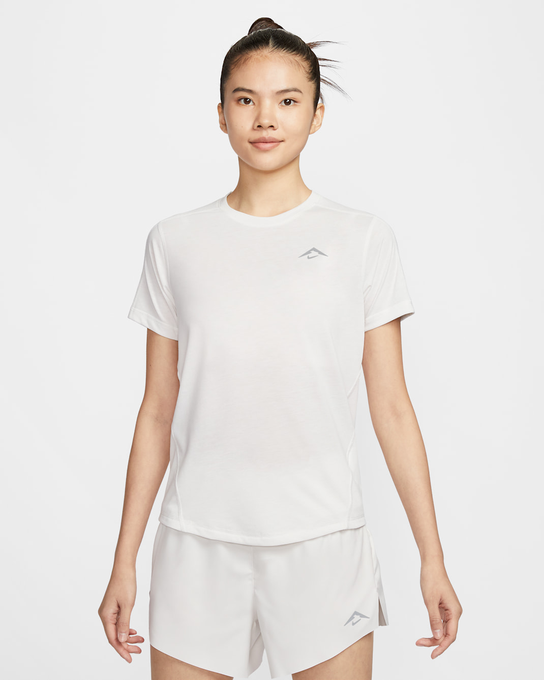 Nike Trail 女款 Dri-FIT 短袖跑步上衣 - Phantom/黑色/白色/Summit White