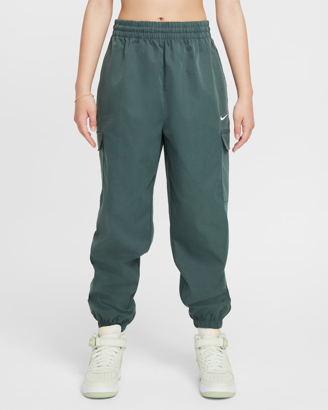 กางเกงคาร์โก้ขายาวเด็กหญิง Nike Sportswear - Vintage Green/ขาว