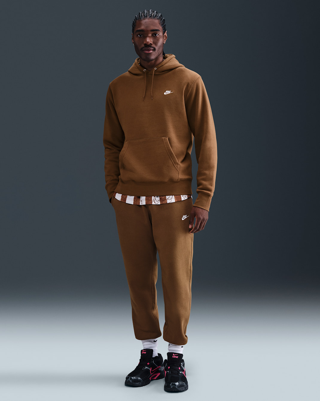 Nike Club joggingbroek voor heren - Mosswood Brown/Mosswood Brown/Wit